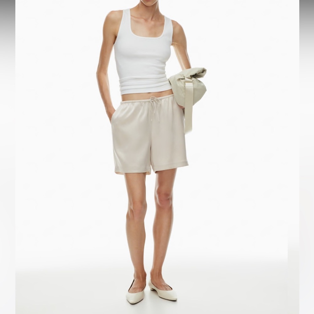 Aritzia Babaton Zeal Satin Short size medium matte pearl